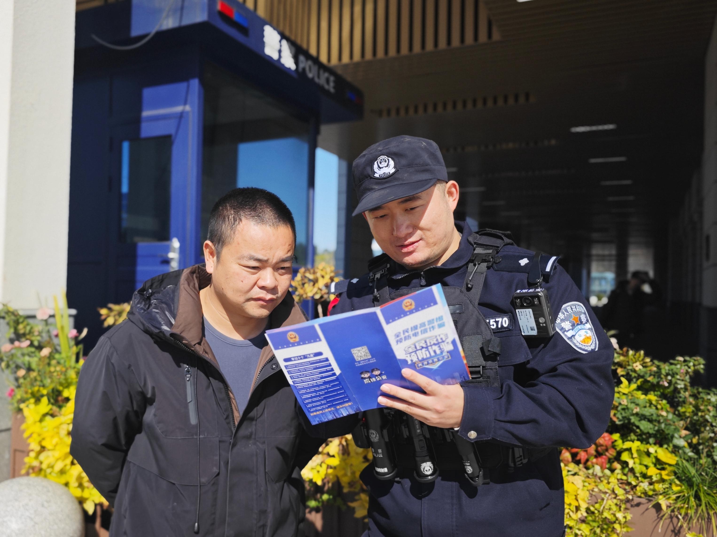 江西婺源：鐵警車(chē)站話(huà)安全 暖心護(hù)航出行路