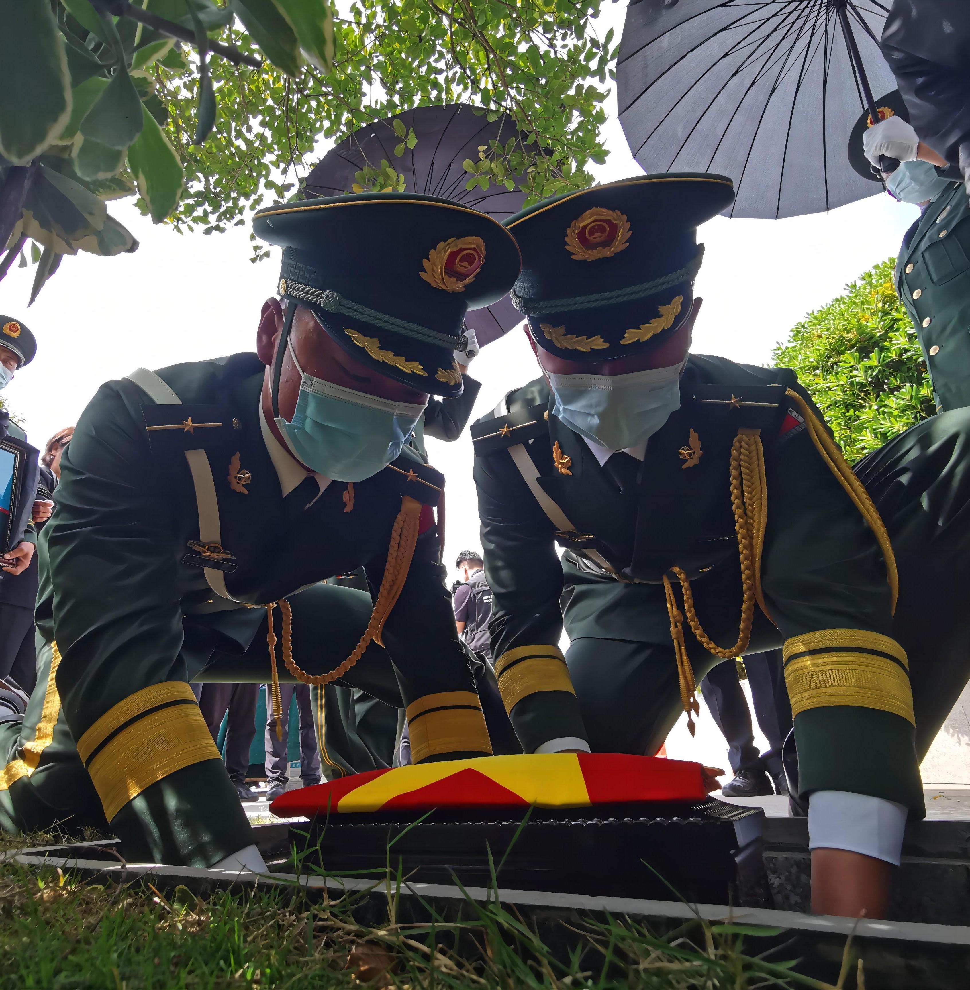 汪曉龍，我們送你回家！