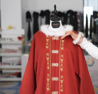 新春走基層 | 香味漢服、AI設計……漢服里的“黑科技”